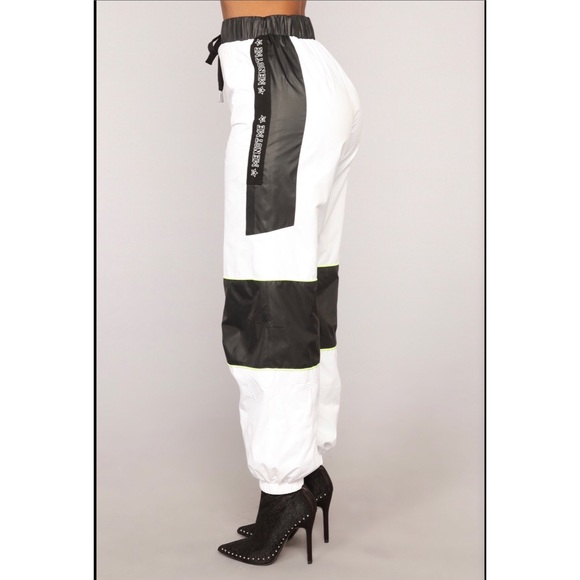 [fashion nova] • [jaylene joggers] - Picture 3 of 4